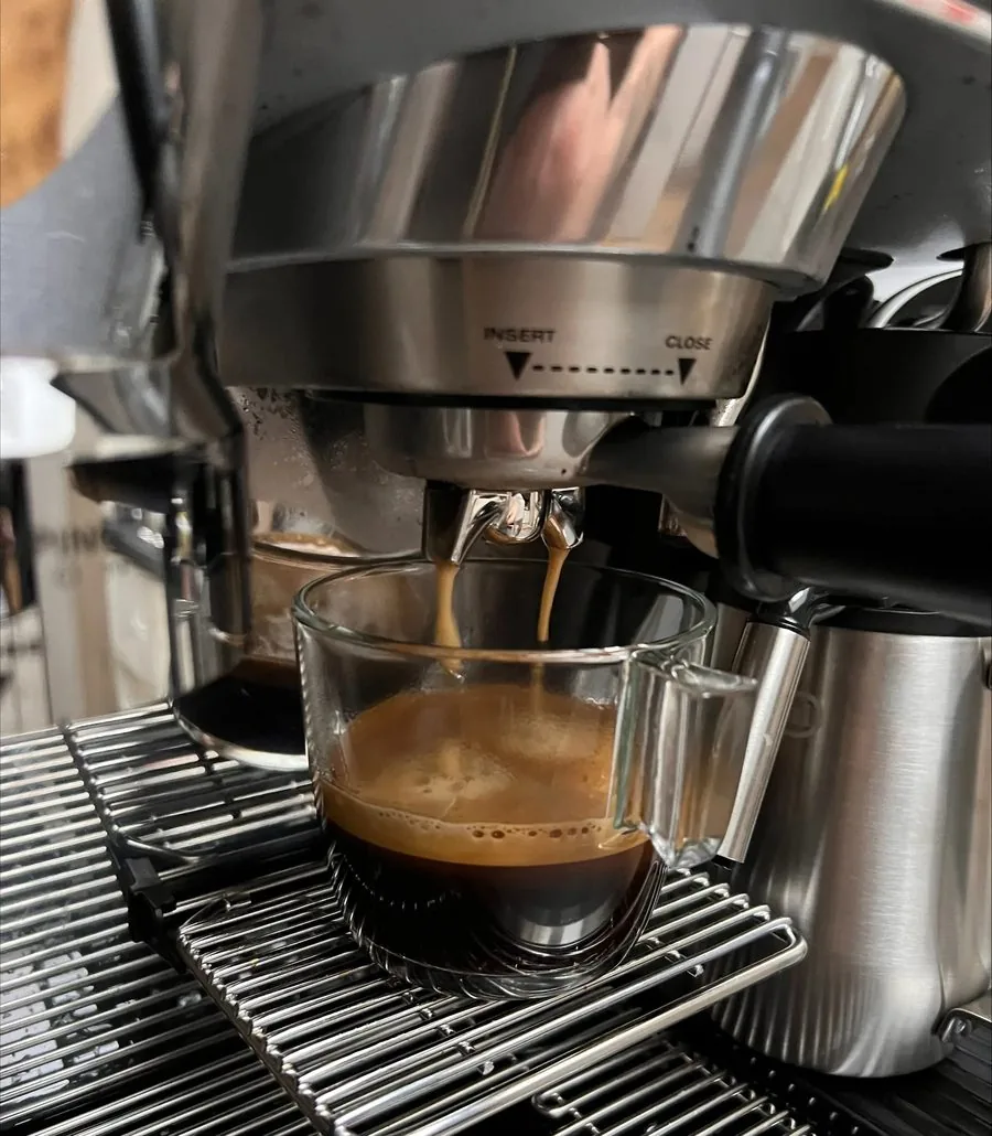 Frisch gebrühter Espresso bei bliescon